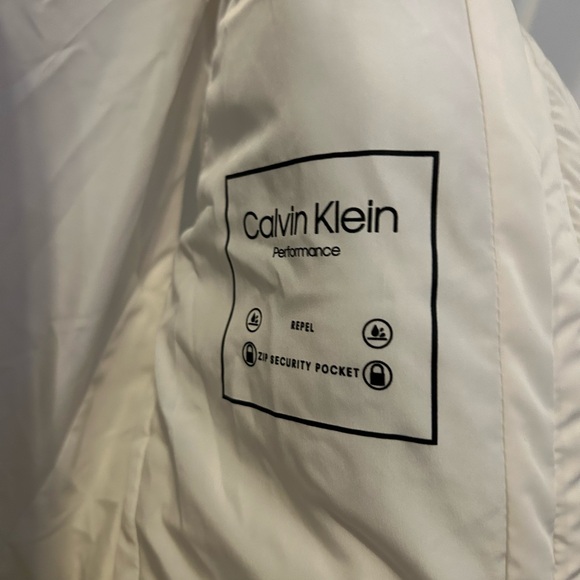 Calvin Klein, white puffer jacket vest in a size extra large! Amazing condition! - Picture 6 of 6